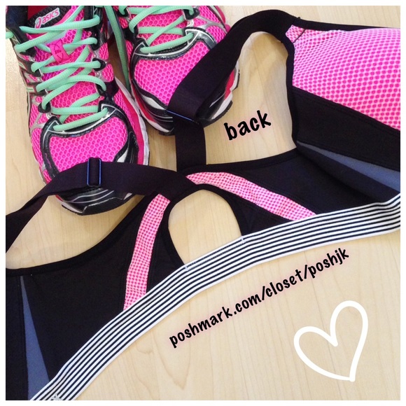 NWT Victoria's Secret Front-Close Sport Bra - Picture 2 of 5