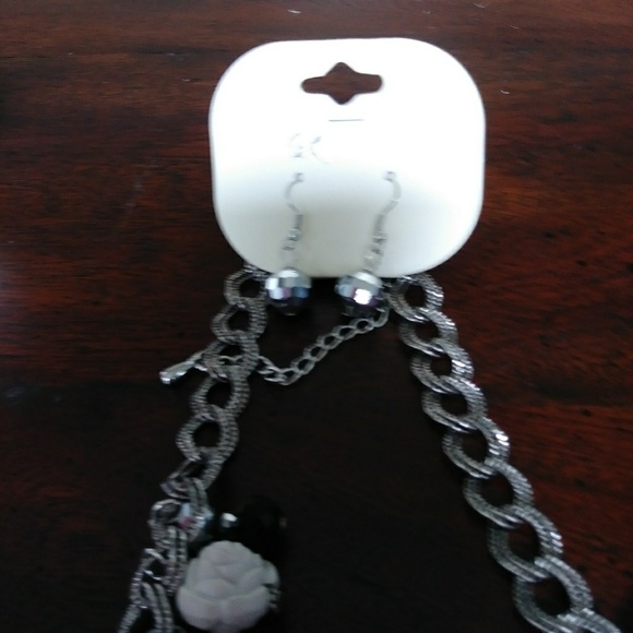 Necklace and earrings - Picture 2 of 4