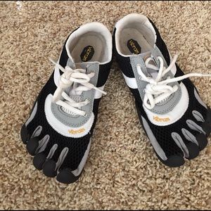 Vibram youth toe sneakers