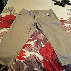 LANE BRYANT CAPRIS