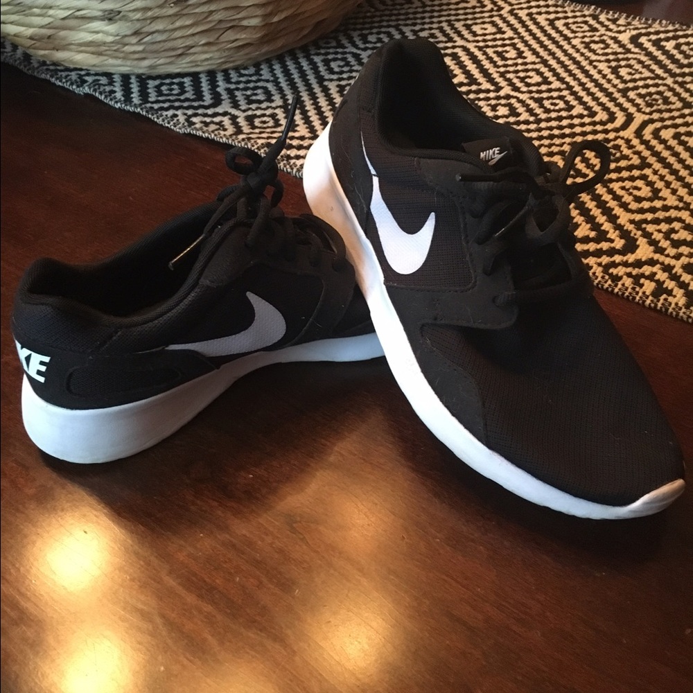 Black Nike tennis shoes!