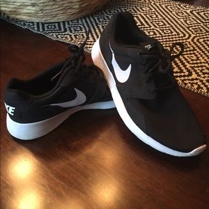 Black Nike tennis shoes!