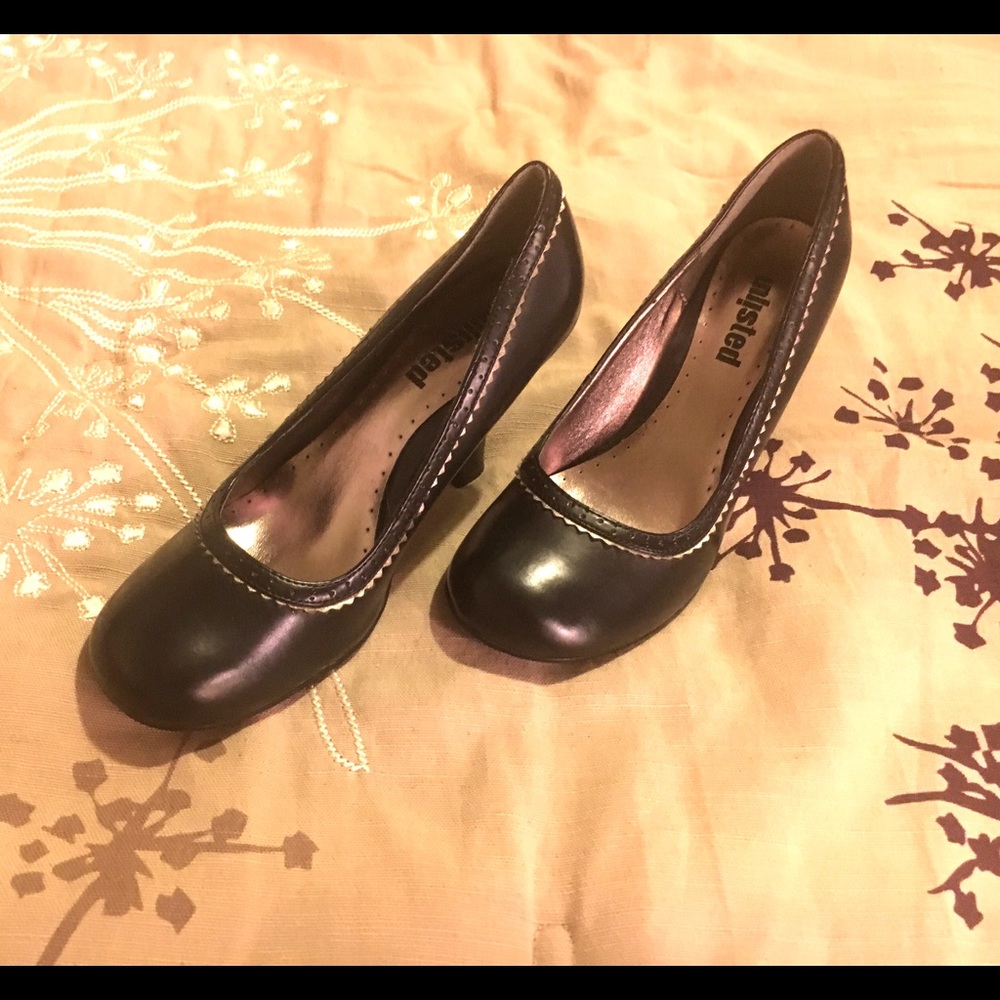 Black Pumps