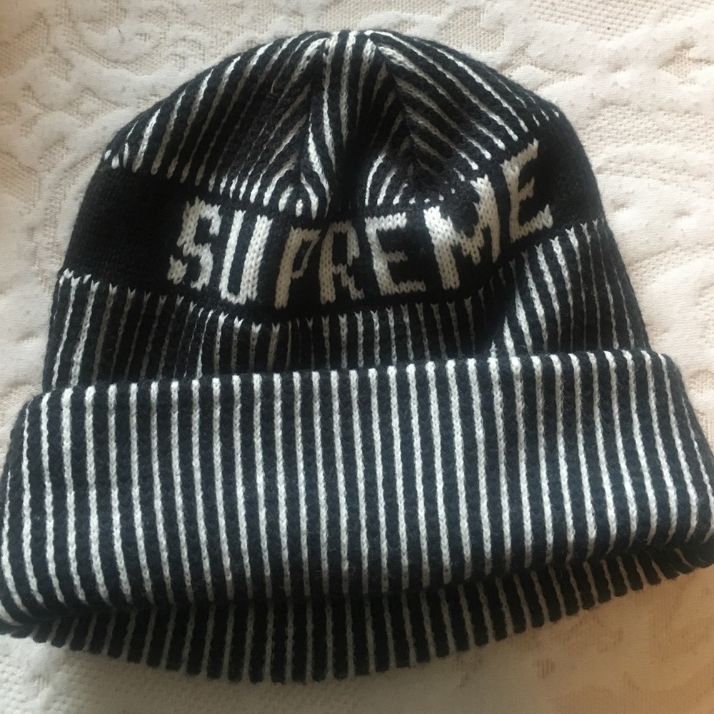 Authentic Supreme NY Beanie🌹