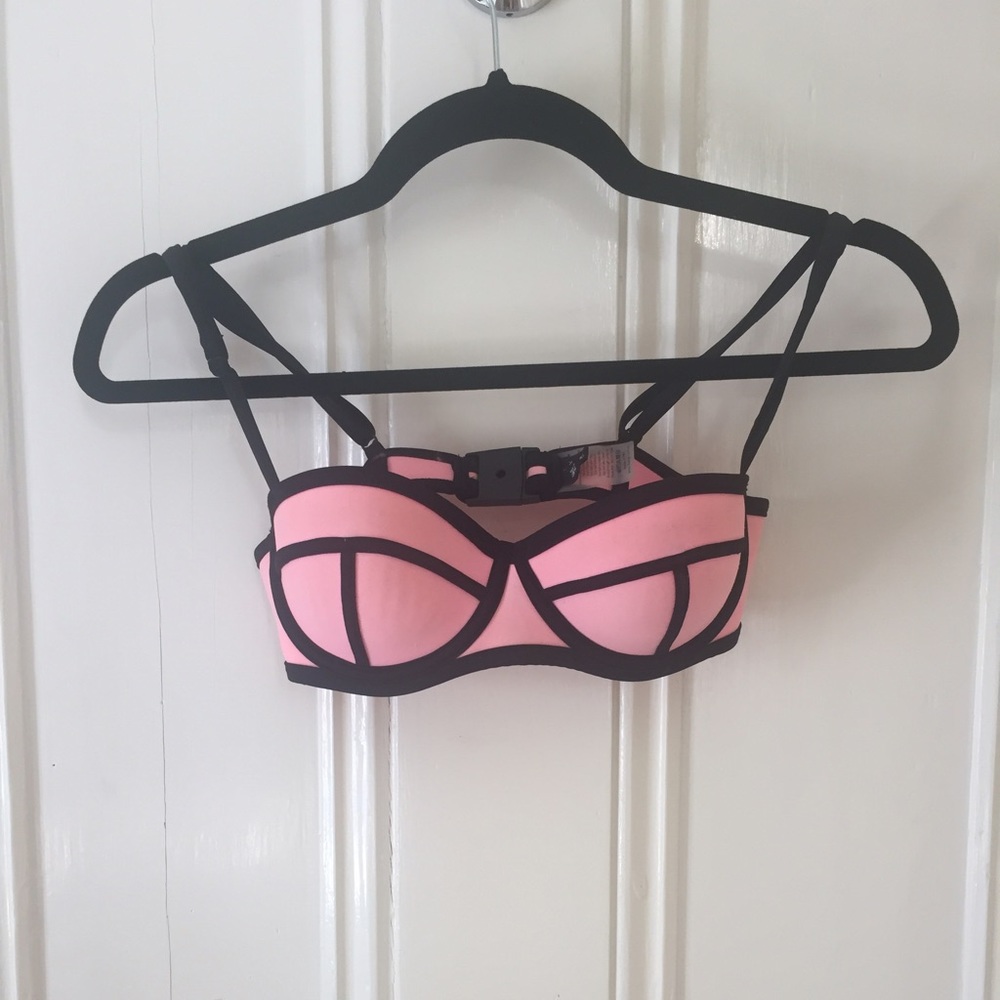 TRIANGL PINK BATHING SUIT TOP. XS.