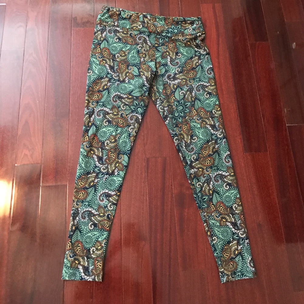 Beautiful TC paisley leggings
