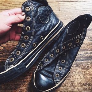 PRICE DROP‼️ 🖤Black Leather Converse🖤