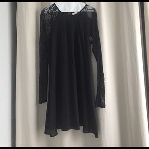 Long sleeve shift dress with lace sleeves