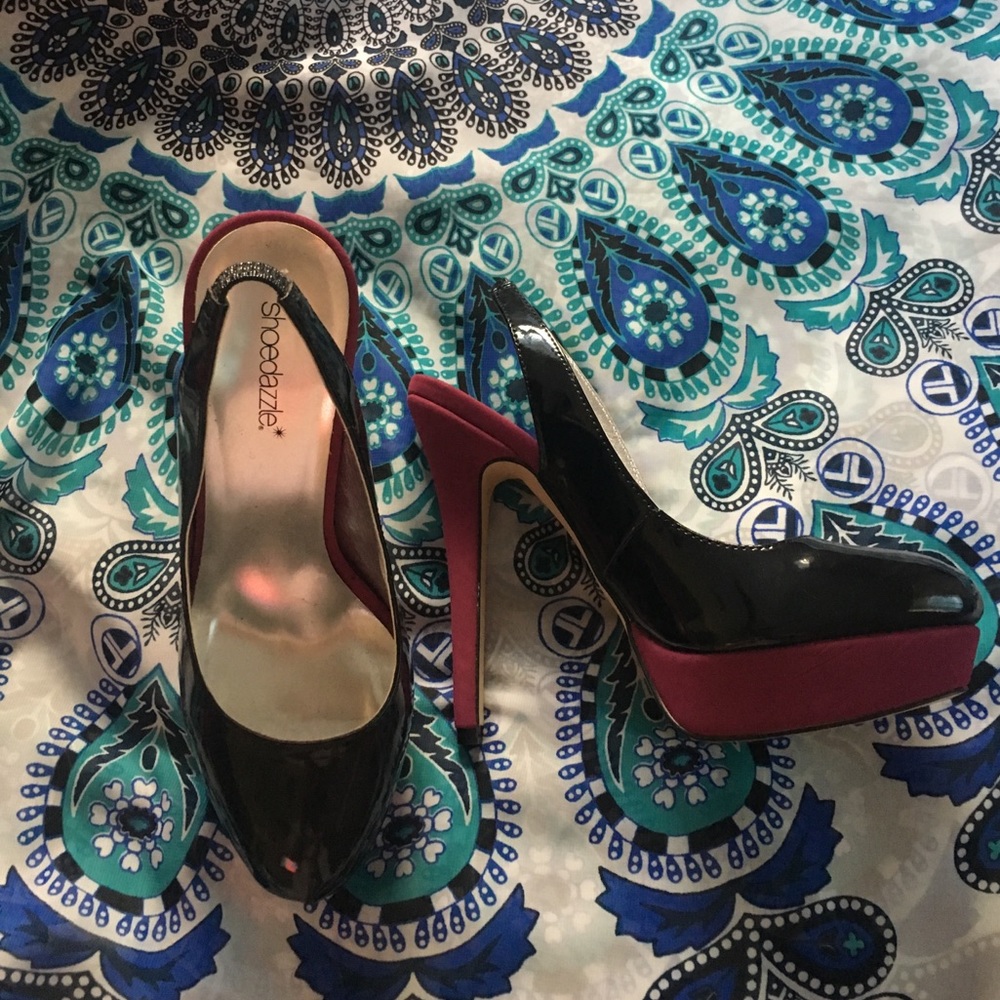 BNWOT Black patent and maroon/red suede stiletto