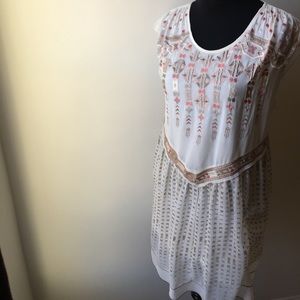 Feminine white dress w/ tribal print