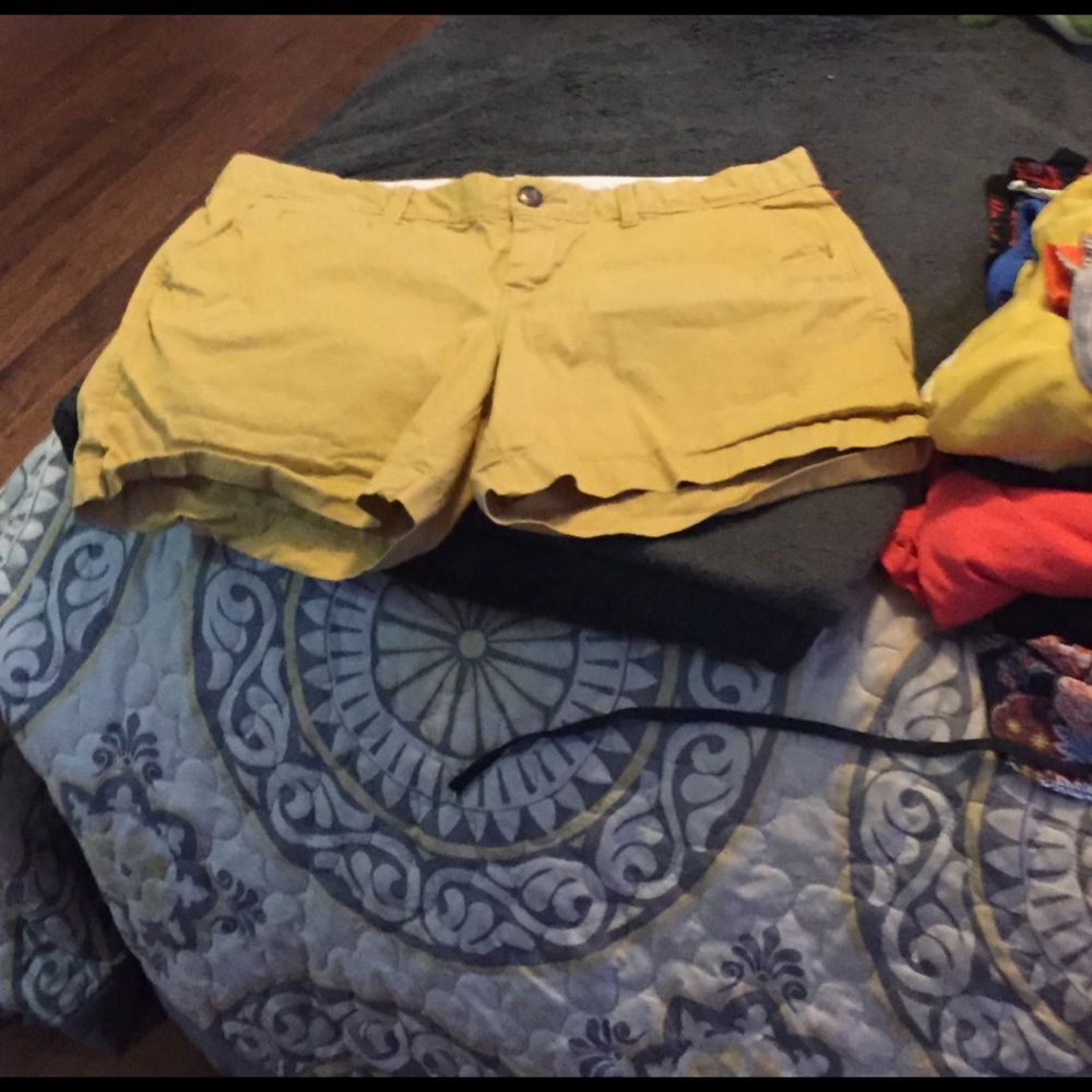 Old navy mustard colored shorts. Size 12.