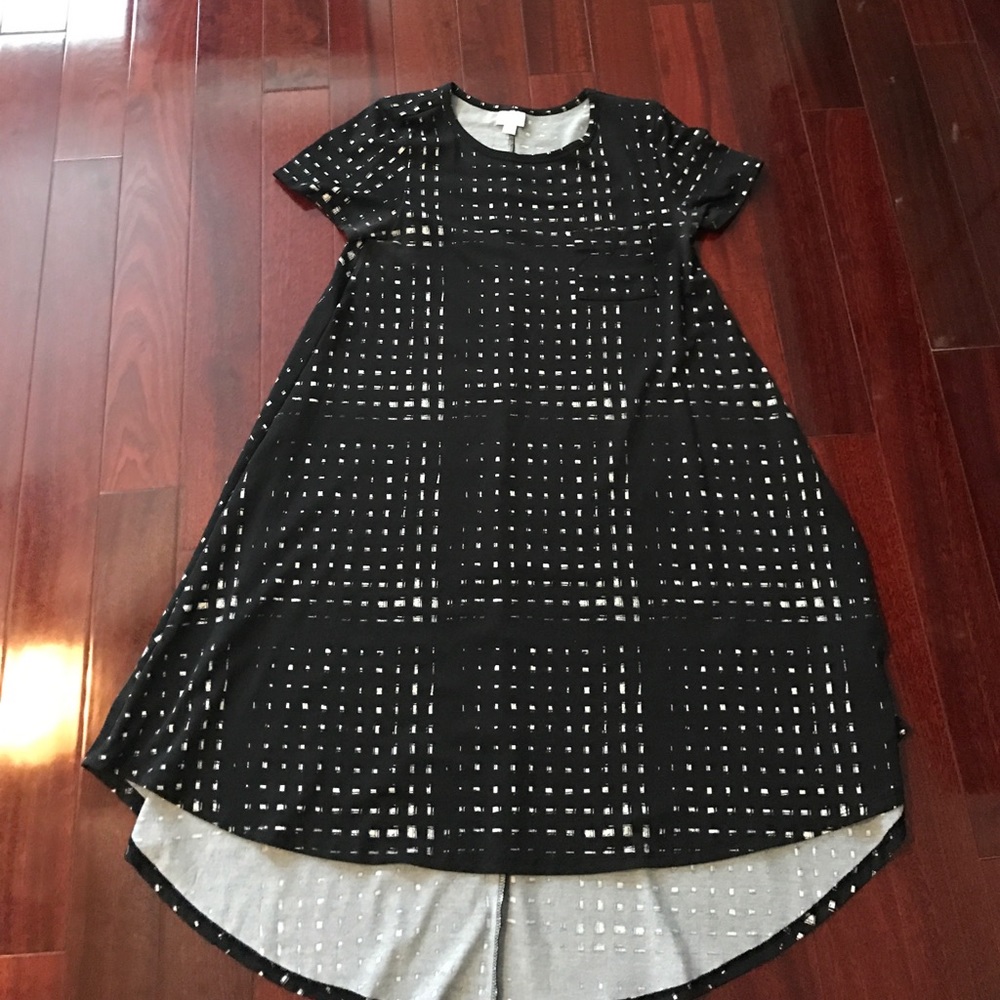 Black and white small Carly