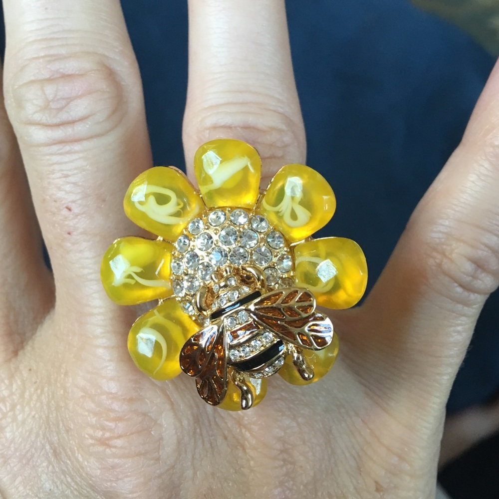 Kate spade queen bee 🐝 ring size 7 perfect!