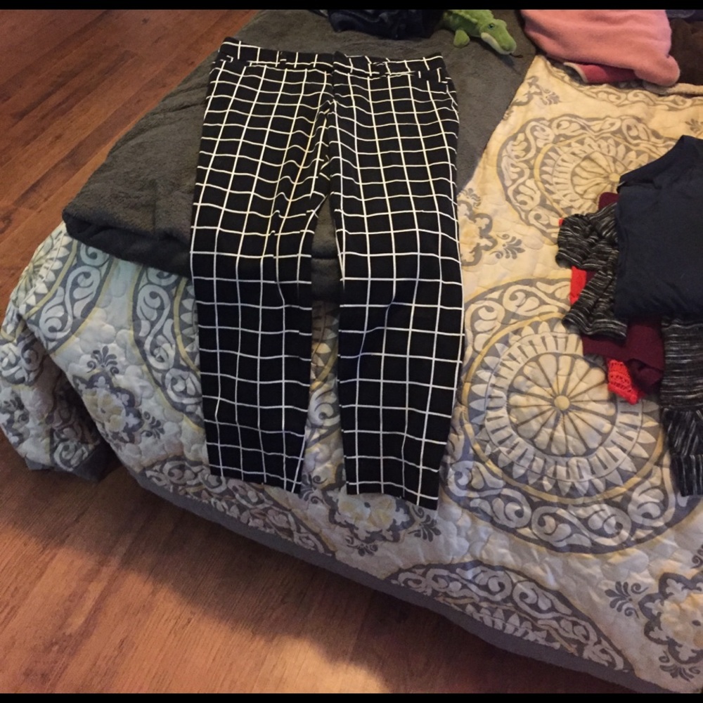 Black and white size 12 old navy pixie pants