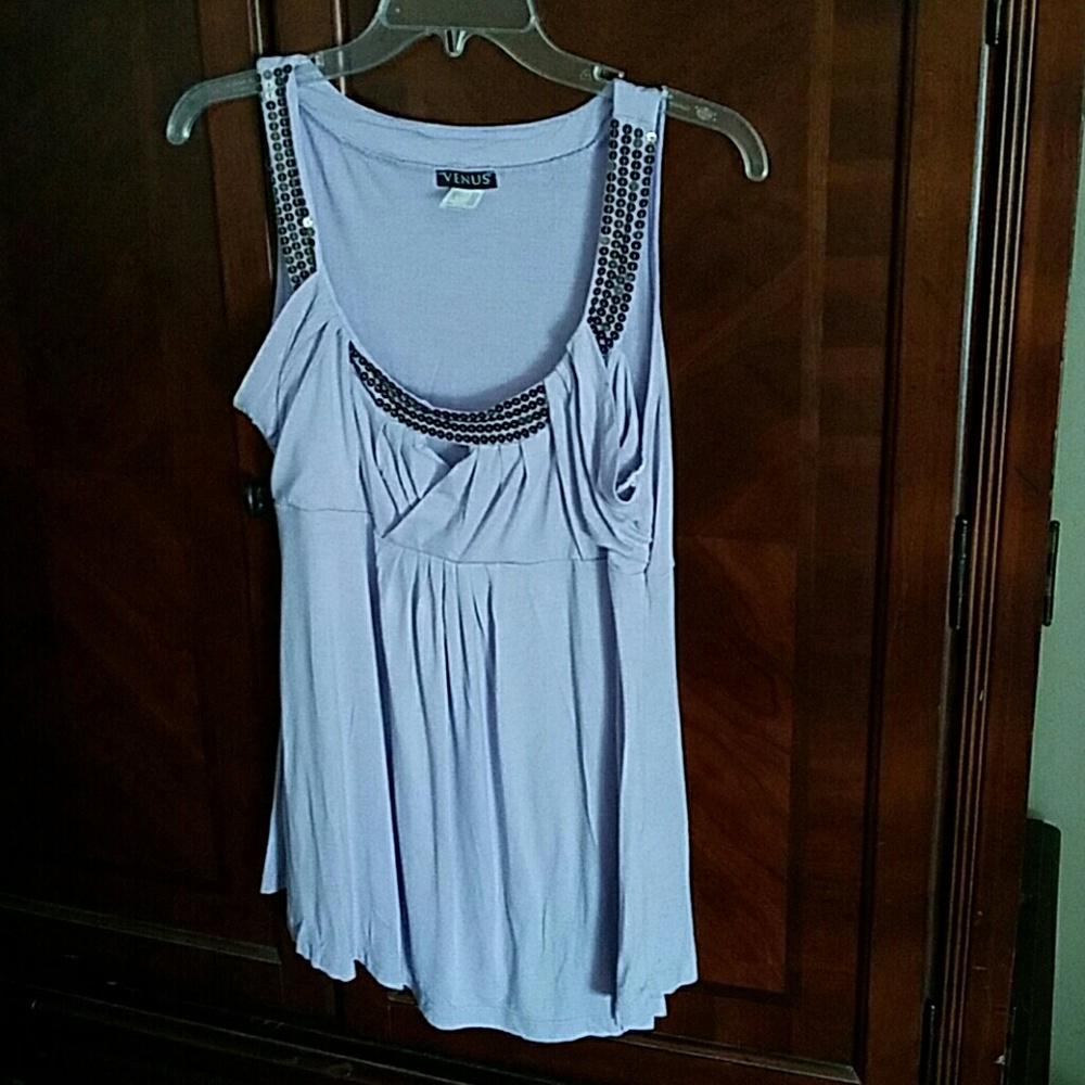 Womans shirt/ tank top style