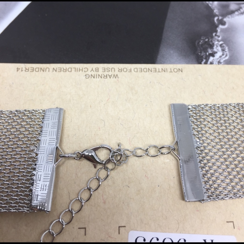 Choker Necklace - Picture 4 of 8