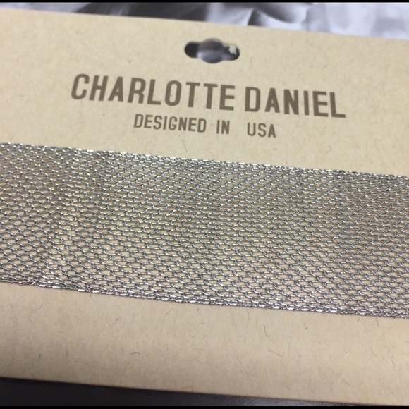 Choker Necklace - Picture 3 of 8