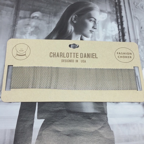 Choker Necklace - Picture 6 of 8