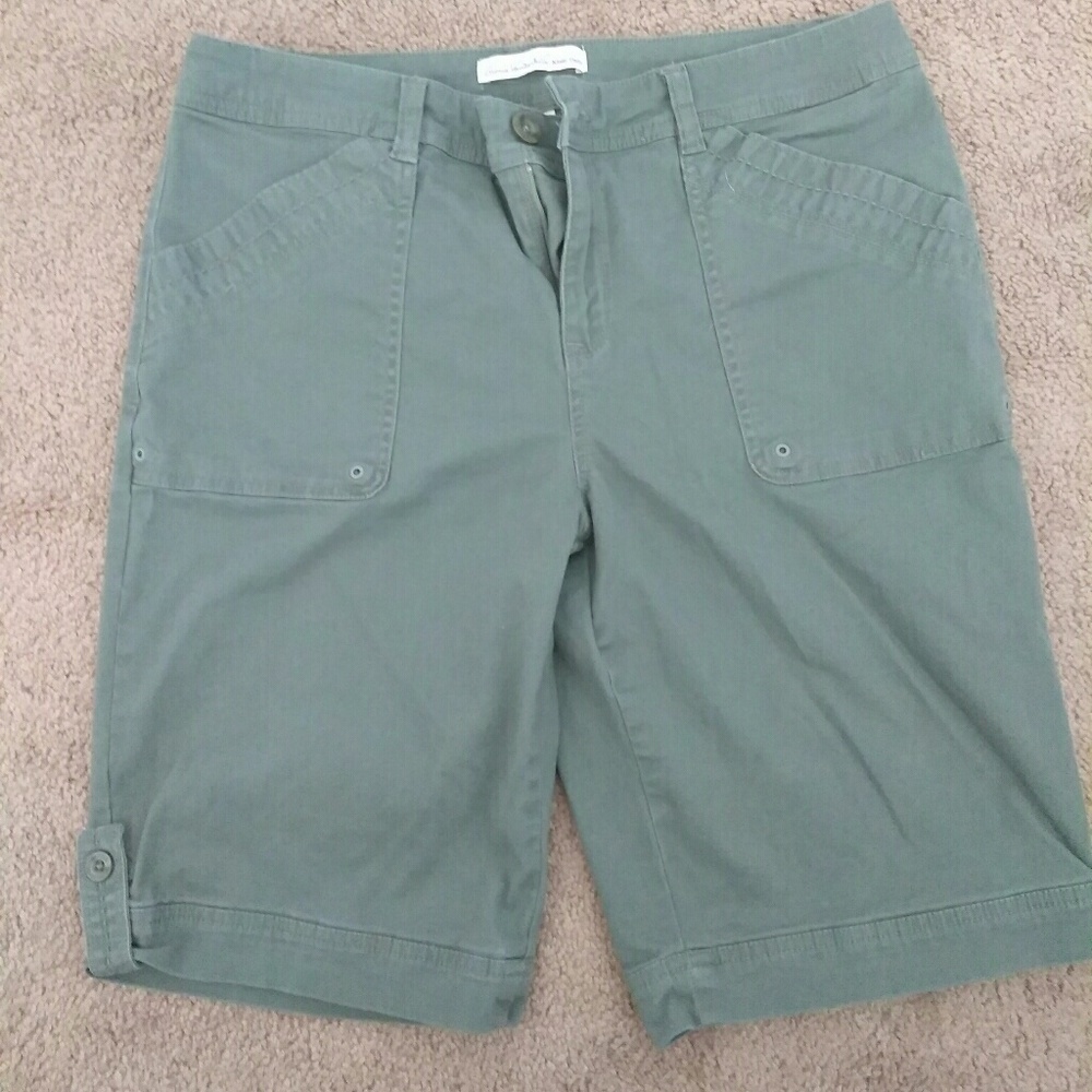 Gloria Vanderbilt Olive green Shorts