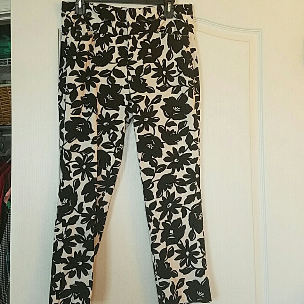 Adorable black on white floral dress pants by Elle