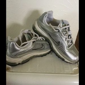 Nike women max air shoes