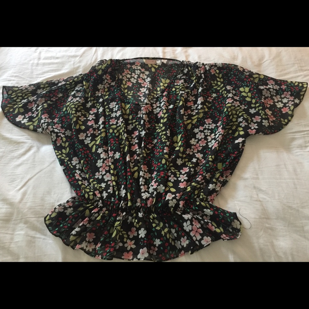 Sheer floral top 🖤🌼🌺🌸🖤