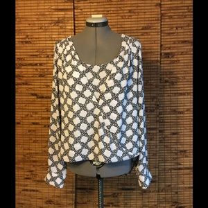 White and Black top WHBM Sale👠