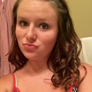 Meet your Posher, Courtney