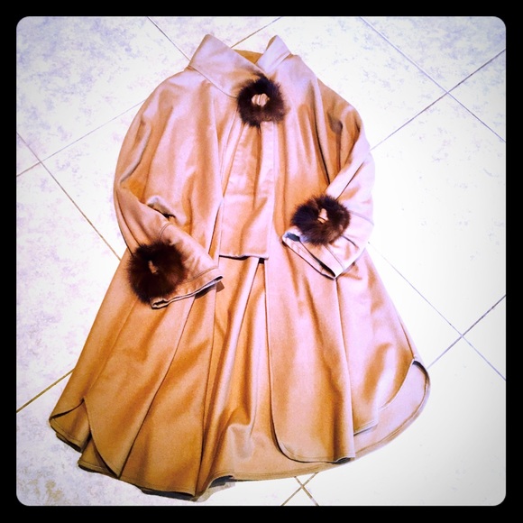 Fully Fashion Jackets & Blazers - 🏵LIKE NEW! MINK-TRIMMED CAPE