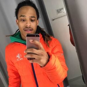 Meet your Posher, Devonte