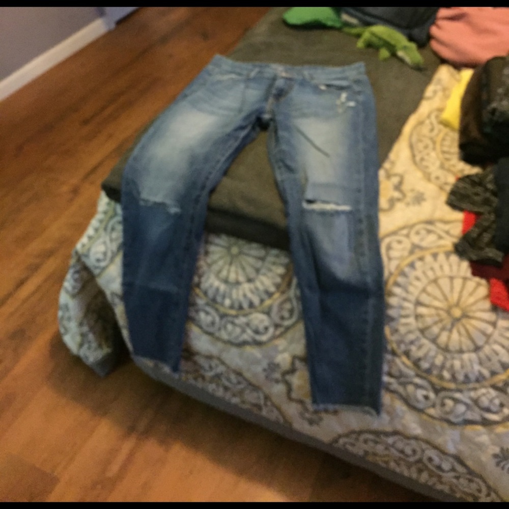 Mossimo size 8 boyfriend cropped jeans