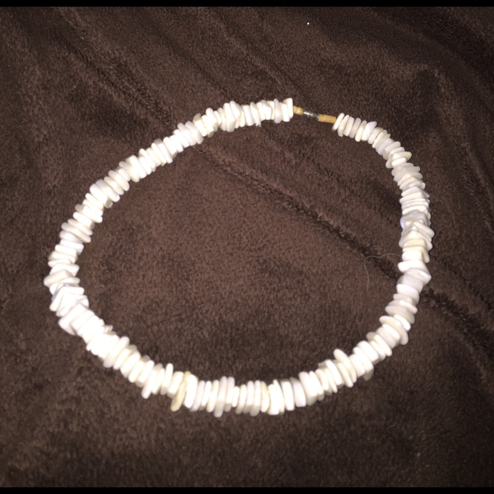 30yr old uneven white Hawaiian Puca shell choker