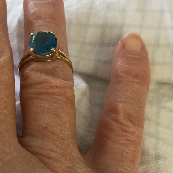 14 kt gold, blue topaz ring, 7 - Picture 2 of 4