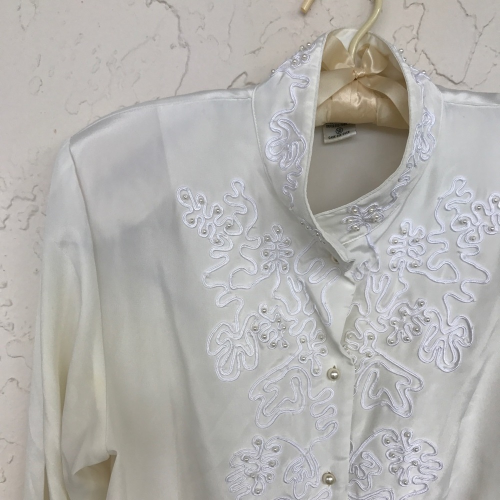 🔥was $9🔥Gorgeous beaded embroidered blouse sz10