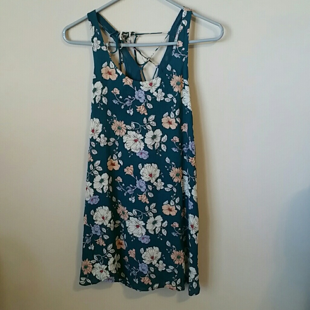 Final Price 💛 F21 Floral Lace Up Shift Dress NWT