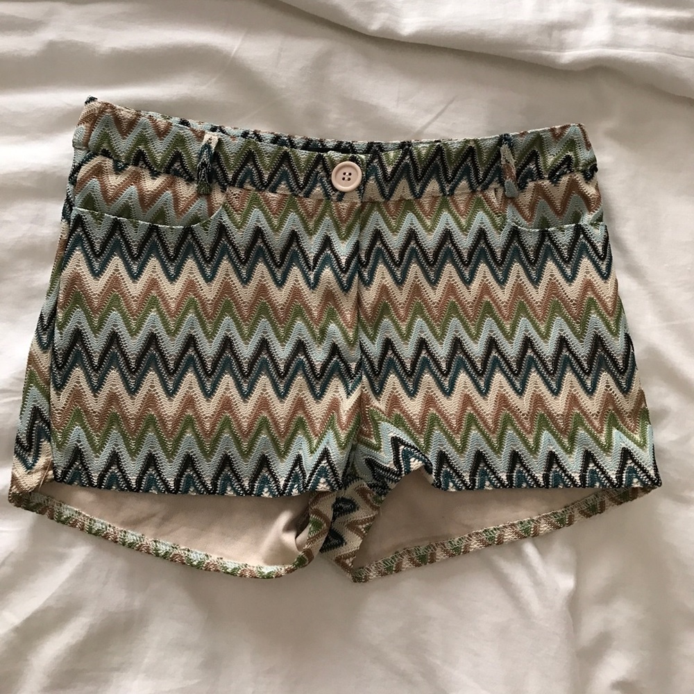 Material high/mid wasted shorts