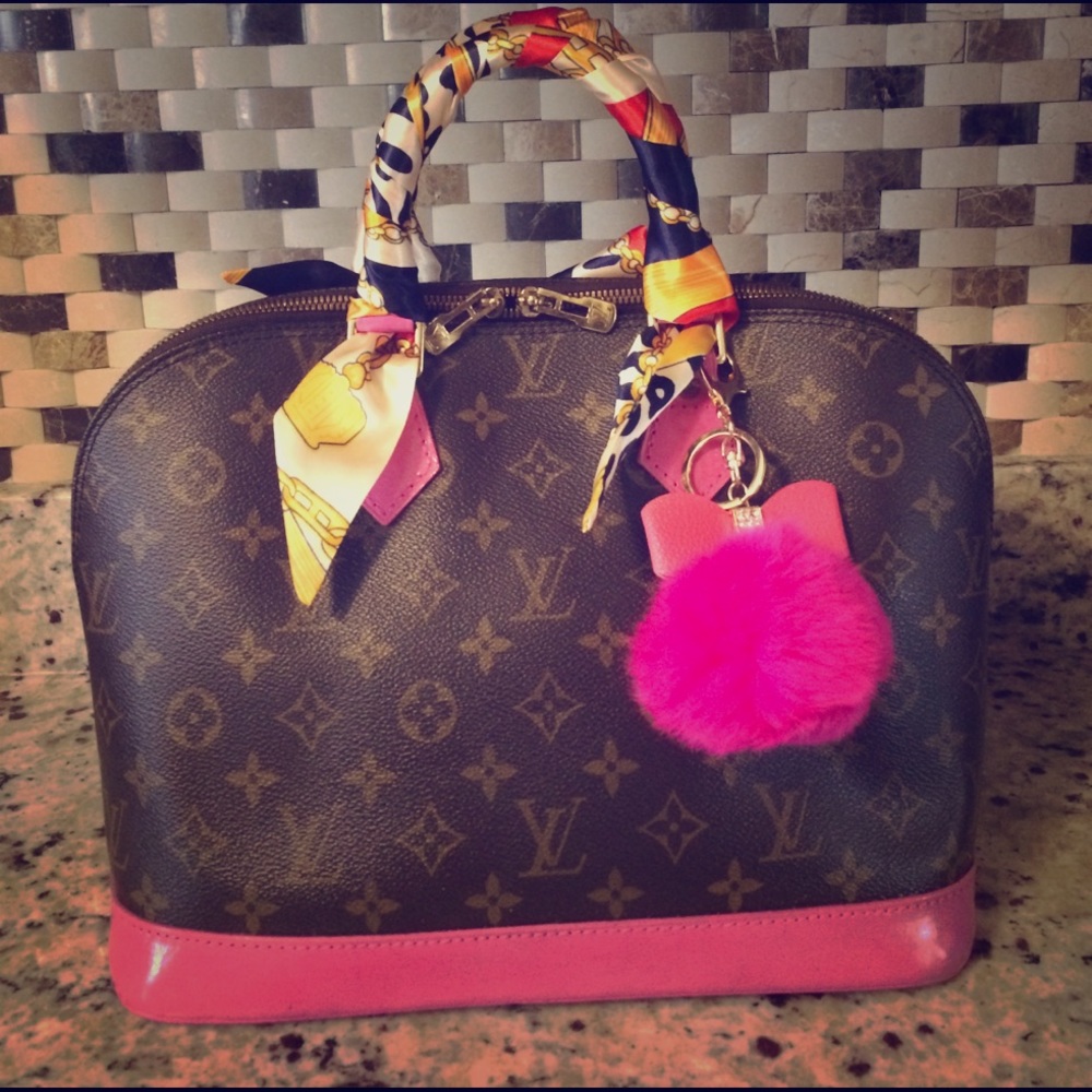 Mbellaboutique.com💕Authentic Louis Vuitton Alma - Picture 1 of 5