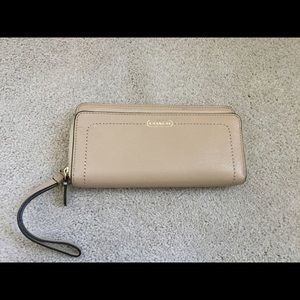 Coach wristlet wallet