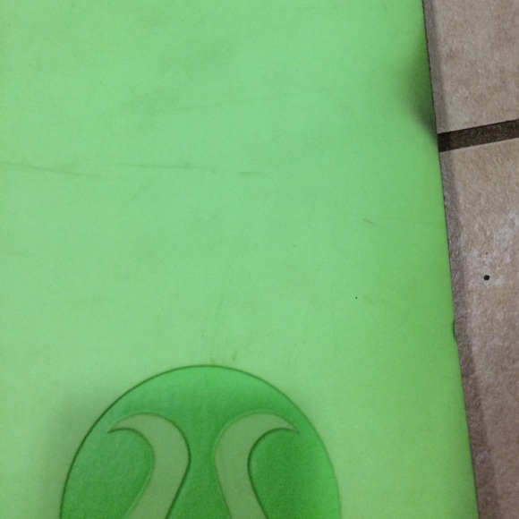 🚫SOLD🚫💕Lululemon 5mm yoga mat & matching strap - Picture 7 of 7