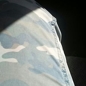 Meet your Posher, Lornora