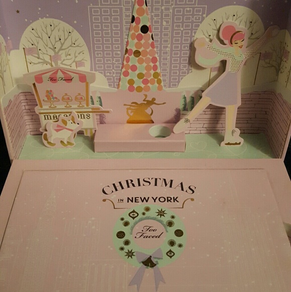 Too Faced Merry Macarons 2016 Christmas palette - Picture 3 of 5