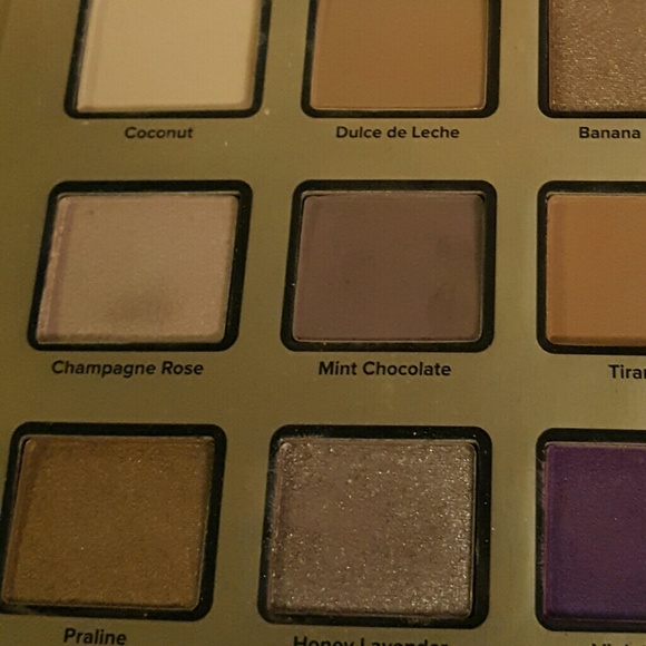 Too Faced Merry Macarons 2016 Christmas palette - Picture 4 of 5