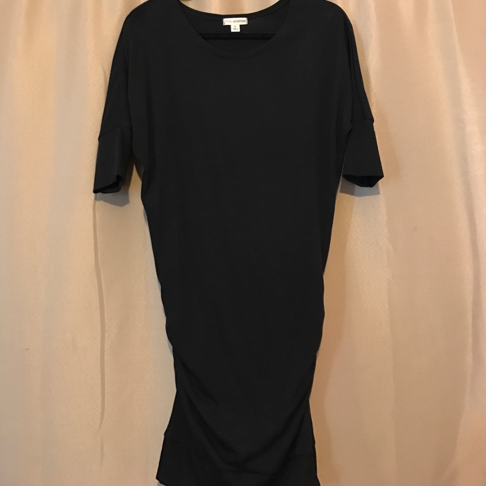 /Zenana Outfitters/ Ruched scoop neck top