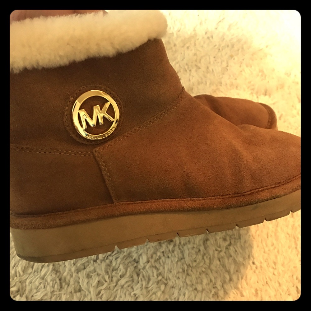 AUTHENTIC Michael Kors Winter Boots w. Gold logo
