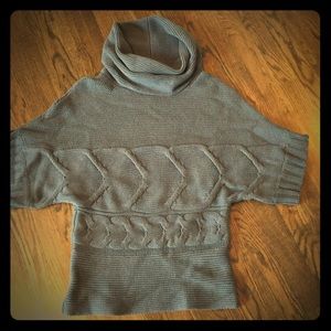 BCBG - Super cozy sweater