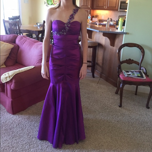 Beautiful purple prom dress from Cache - Picture 4 of 6
