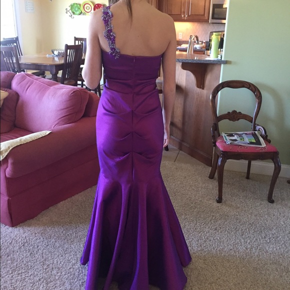 Beautiful purple prom dress from Cache - Picture 5 of 6