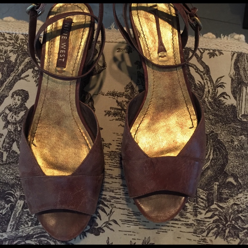 Cute ankle strap brown distressed Nine West