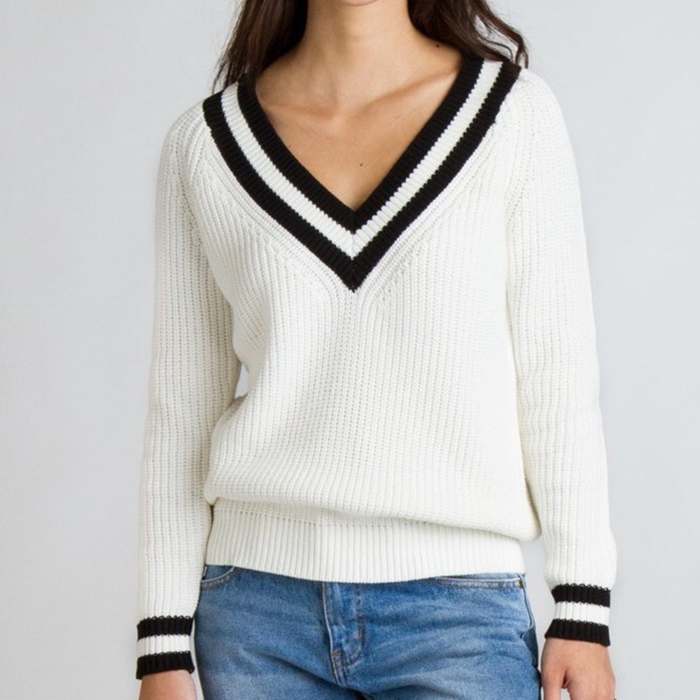 🔥V-neck Sweater in white