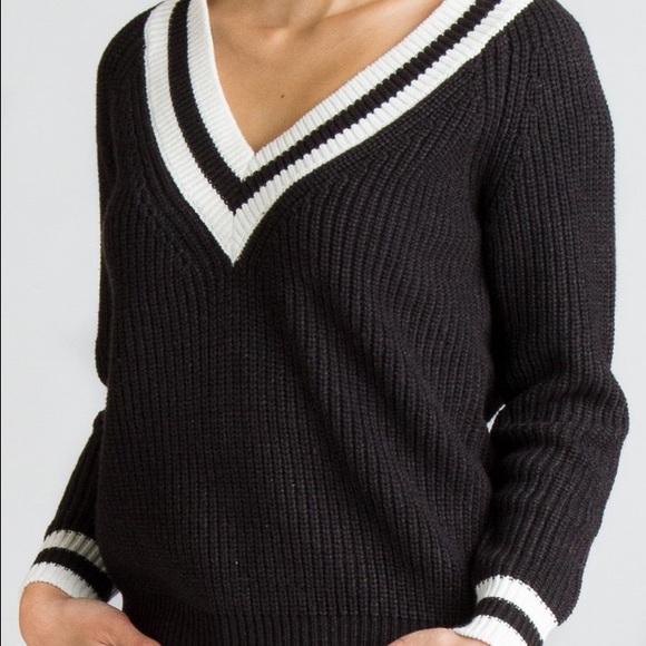V-neck sweater in black - Picture 2 of 2